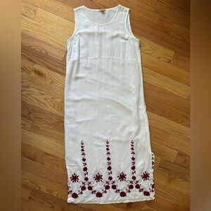 Democracy White Embroidered Dress Red Floral Hem ✨